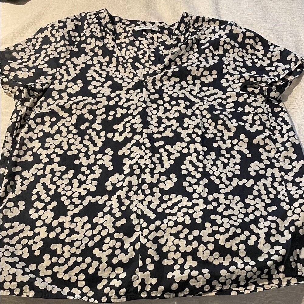 Marc O’Polo Black and White Patterned short sleeve blouse.